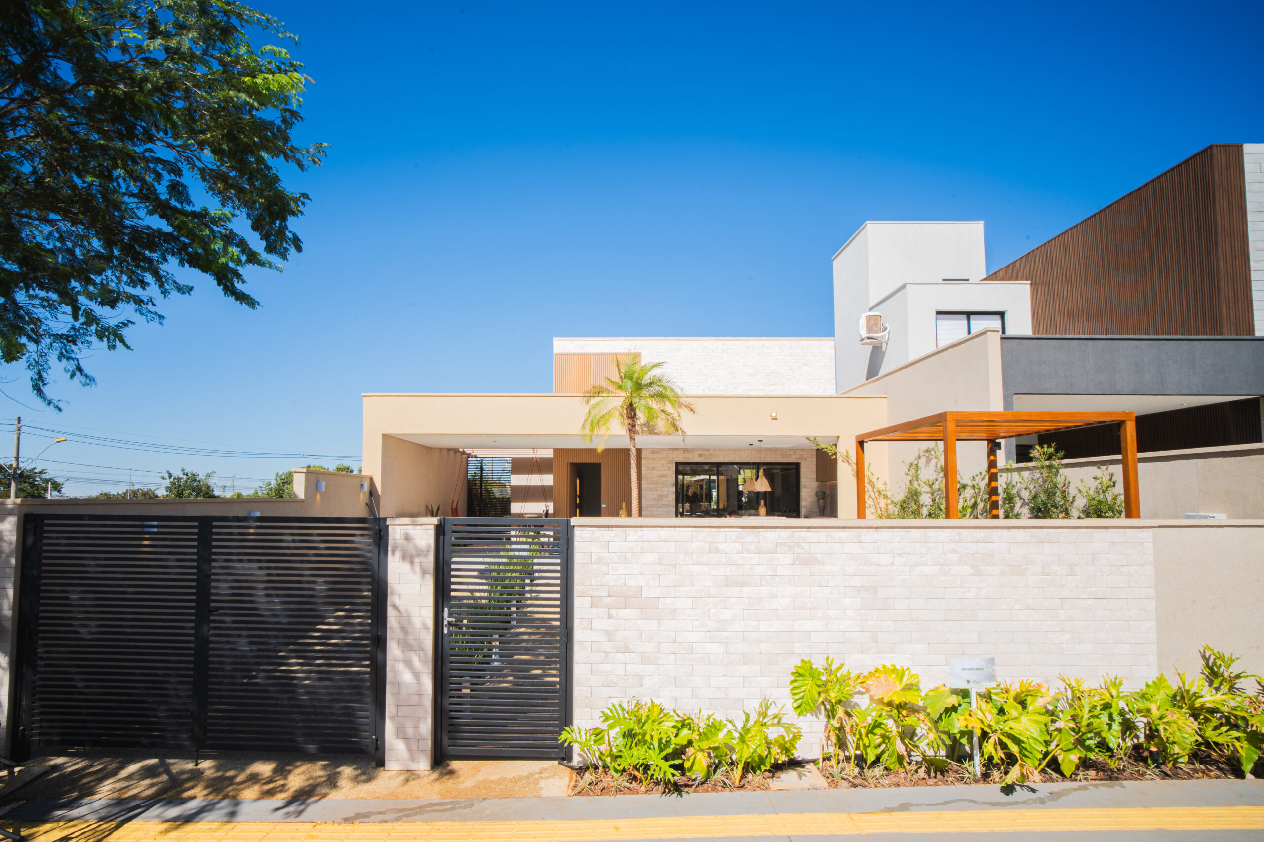Casas Jardins 16 LL703896-HDR